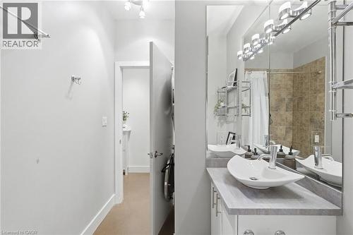 66 Bay Street S Unit# 510, Hamilton, ON - Indoor Photo Showing Bathroom