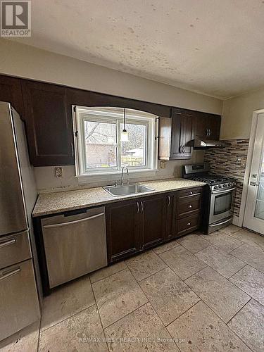 1421 Freeport Drive, Mississauga, ON - Indoor Photo Showing Kitchen