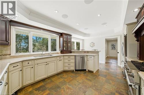 6 Summit Circle, Simcoe, ON - Indoor Photo Showing Kitchen With Upgraded Kitchen