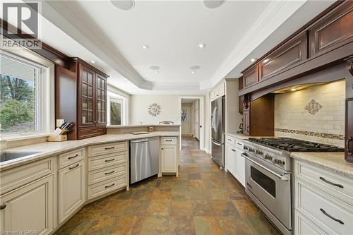 6 Summit Circle, Simcoe, ON - Indoor Photo Showing Kitchen With Upgraded Kitchen