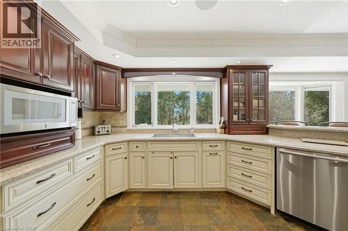 6 Summit Circle, Simcoe, ON - Indoor Photo Showing Kitchen