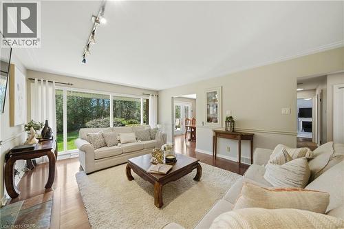 6 Summit Circle, Simcoe, ON - Indoor Photo Showing Living Room