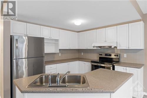 157 Annapolis Circle, Ottawa, ON - Indoor Photo Showing Kitchen
