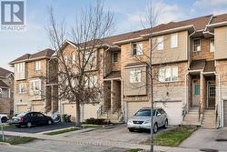 131 CHARLTON SETTLEMENT AVENUE Toronto, ON M6M 5L5