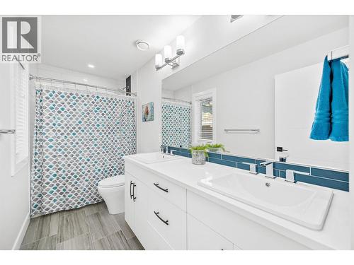 Primary ensuite - 1860 Blue Bunch Court, Kelowna, BC - Indoor Photo Showing Bathroom