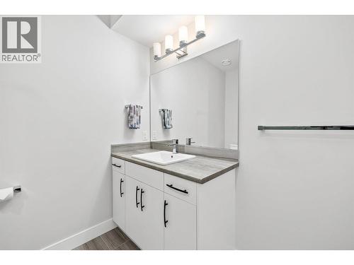 1860 Blue Bunch Court, Kelowna, BC - Indoor Photo Showing Bathroom