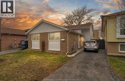 9940 FOREST GLADE COURT Windsor, ON N8R 1W7