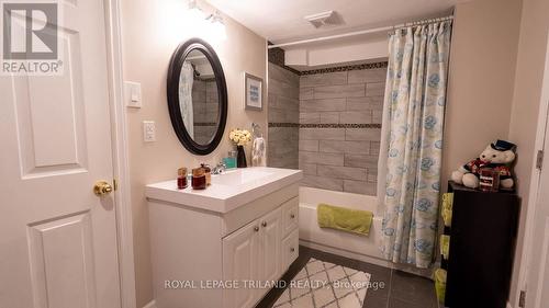 458 Boler Road, London South (South K), ON - Indoor Photo Showing Bathroom