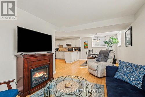 170 Anna Avenue, Ottawa, ON - Indoor Photo Showing Living Room With Fireplace
