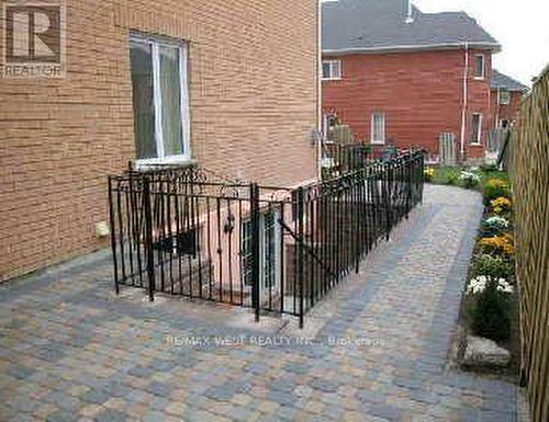 64 Kingmount Crescent, Richmond Hill, ON - Outdoor With Deck Patio Veranda With Exterior