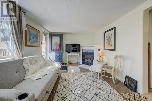 458 Upper Wentworth Street, Hamilton, ON - Indoor Photo Showing Living Room With Fireplace