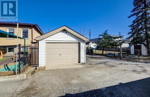 458 Upper Wentworth Street, Hamilton, ON - Outdoor