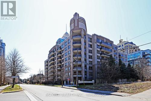 804 - 19 BARBERRY PLACE  Toronto, ON M2K 3E3
