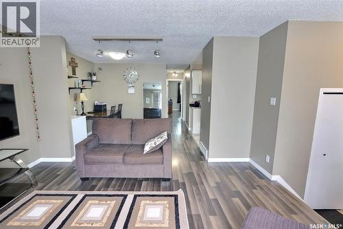 835 7Th Street E, Prince Albert, SK - Indoor Photo Showing Living Room