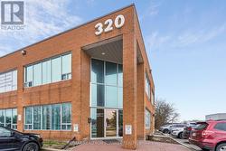 13 - 320 HARRY WALKER PARKWAY N Newmarket, ON L3Y 7B4
