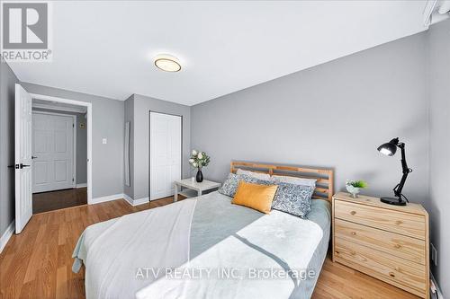 2504 Glamworth Crescent, Mississauga, ON - Indoor Photo Showing Bedroom