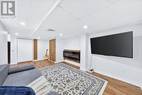 2504 Glamworth Crescent, Mississauga, ON - Indoor With Fireplace