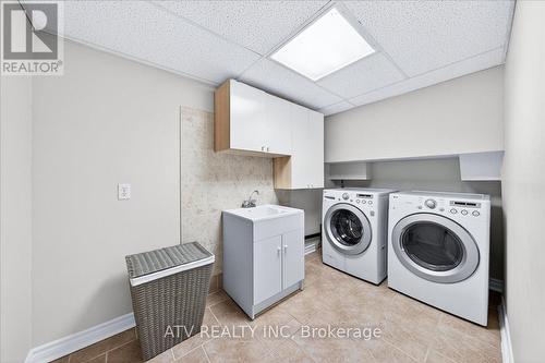 2504 Glamworth Crescent, Mississauga, ON - Indoor Photo Showing Laundry Room