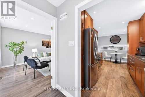 2504 Glamworth Crescent, Mississauga, ON - Indoor Photo Showing Kitchen