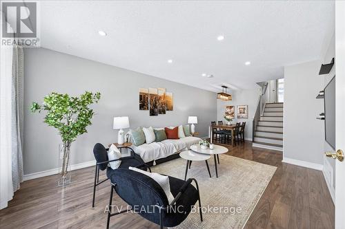 2504 Glamworth Crescent, Mississauga, ON - Indoor Photo Showing Living Room