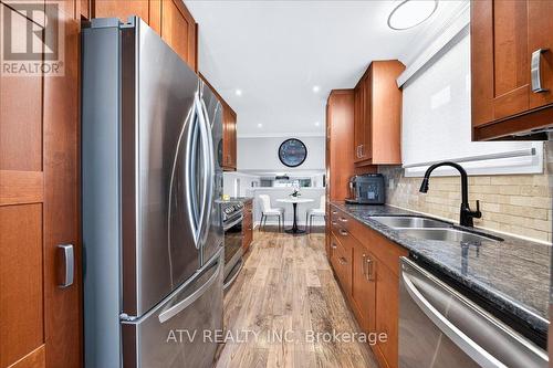 2504 Glamworth Crescent, Mississauga, ON - Indoor Photo Showing Kitchen With Double Sink