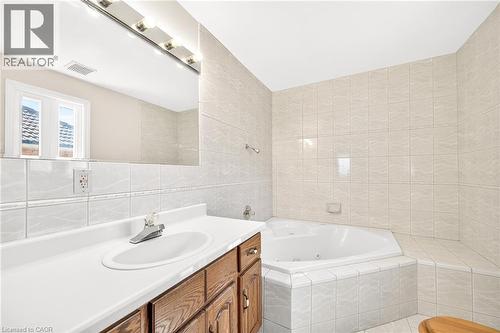 27 Trieste Place, Hamilton, ON - Indoor Photo Showing Bathroom
