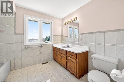 27 Trieste Place, Hamilton, ON - Indoor Photo Showing Bathroom