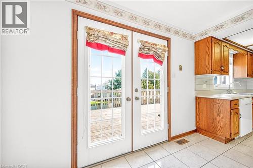 27 Trieste Place, Hamilton, ON - Indoor Photo Showing Kitchen