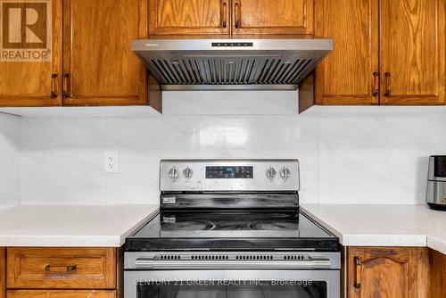 3152 Angel Pass Drive, Mississauga, ON - Indoor Photo Showing Kitchen