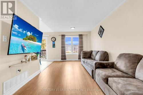 3152 Angel Pass Drive, Mississauga, ON - Indoor Photo Showing Living Room