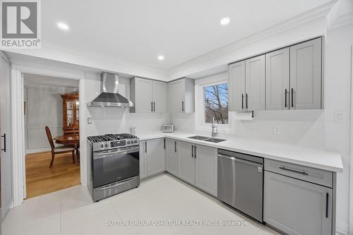 2509 King Forrest Drive, Mississauga, ON - Indoor Photo Showing Kitchen With Double Sink With Upgraded Kitchen