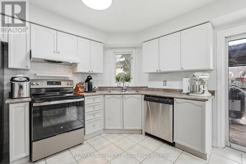 5189 Blue Spruce Avenue, Burlington, ON - Indoor Photo Showing Kitchen With Double Sink