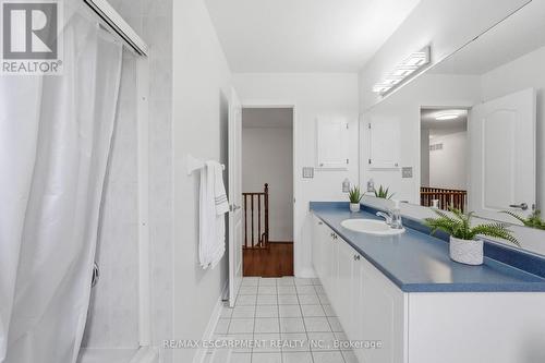 5189 Blue Spruce Avenue, Burlington, ON - Indoor Photo Showing Bathroom