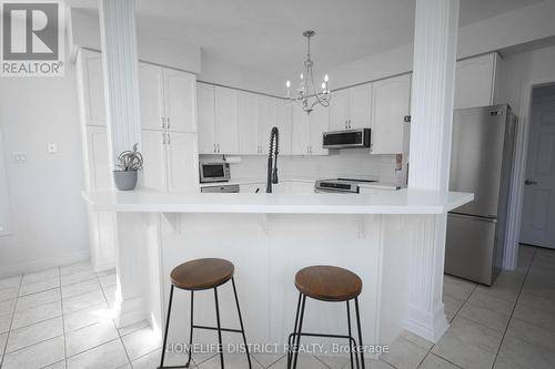 847 Greenleaf Gate, Oshawa, ON - Indoor Photo Showing Kitchen With Upgraded Kitchen