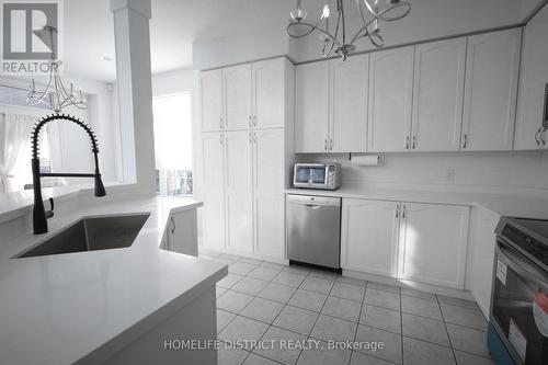 847 Greenleaf Gate, Oshawa, ON - Indoor Photo Showing Kitchen