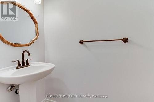 847 Greenleaf Gate, Oshawa, ON - Indoor Photo Showing Bathroom
