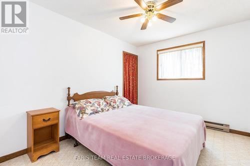 39 Rosemary Road, Tiny, ON - Indoor Photo Showing Bedroom