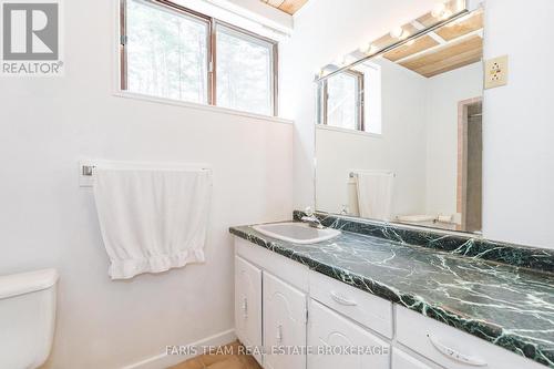 39 Rosemary Road, Tiny, ON - Indoor Photo Showing Bathroom