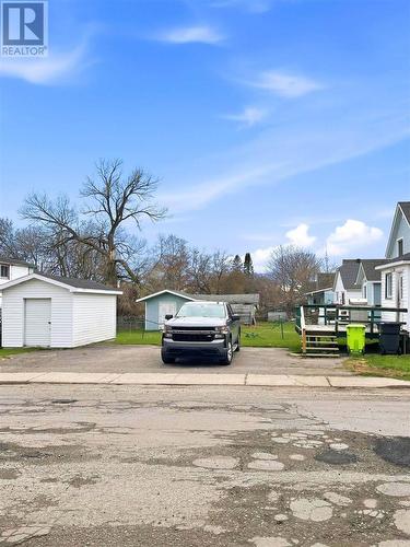 86 Pardee Ave, Sault Ste Marie, ON - Outdoor