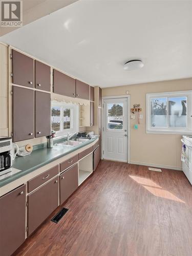 86 Pardee Ave, Sault Ste Marie, ON - Indoor Photo Showing Kitchen