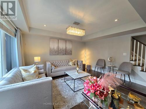 635 Scott Boulevard, Milton, ON - Indoor Photo Showing Living Room