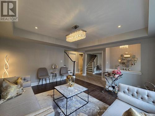 635 Scott Boulevard, Milton, ON - Indoor Photo Showing Living Room