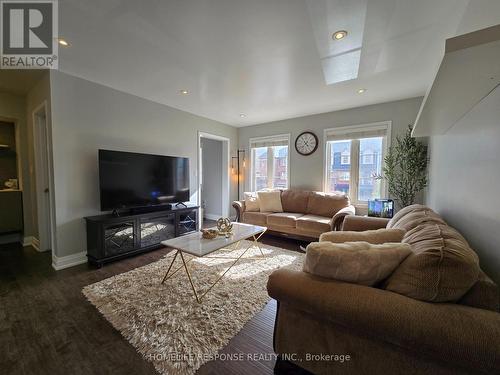 635 Scott Boulevard, Milton, ON - Indoor Photo Showing Living Room