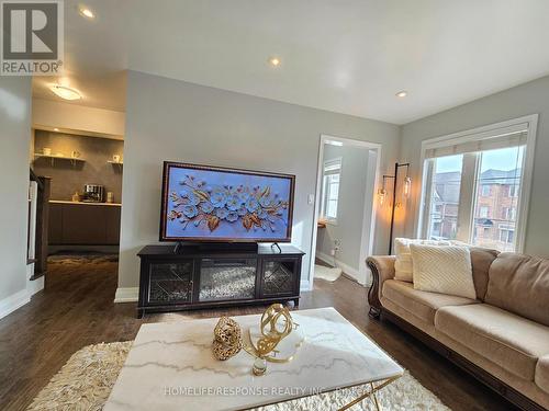 635 Scott Boulevard, Milton, ON - Indoor Photo Showing Living Room