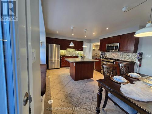 635 Scott Boulevard, Milton, ON - Indoor Photo Showing Kitchen