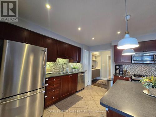 635 Scott Boulevard, Milton, ON - Indoor Photo Showing Kitchen