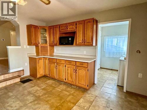 153 Cameron Avenue N, Hamilton, ON - Indoor Photo Showing Kitchen