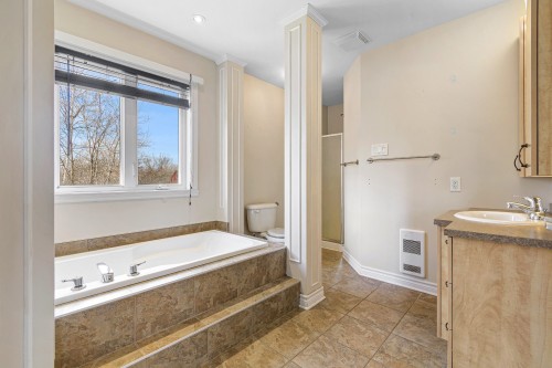 Master Bathroom - 3669 Ch. St-Antoine, Laval (Laval-Ouest), QC - Indoor Photo Showing Bathroom