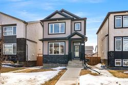 44 Crimson Way  Winnipeg, MB R3X 0N7