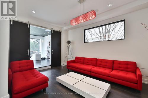 647 Montbeck Crescent, Mississauga, ON - Indoor Photo Showing Living Room